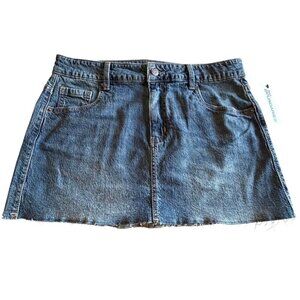 No Boundaries micro skirt womens size Medium med wash raw hem mid rise